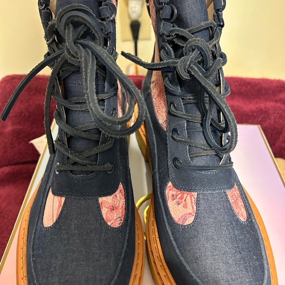 Cecelia New York Leather Lace-up boots. Denim color. - Picture 2 of 6